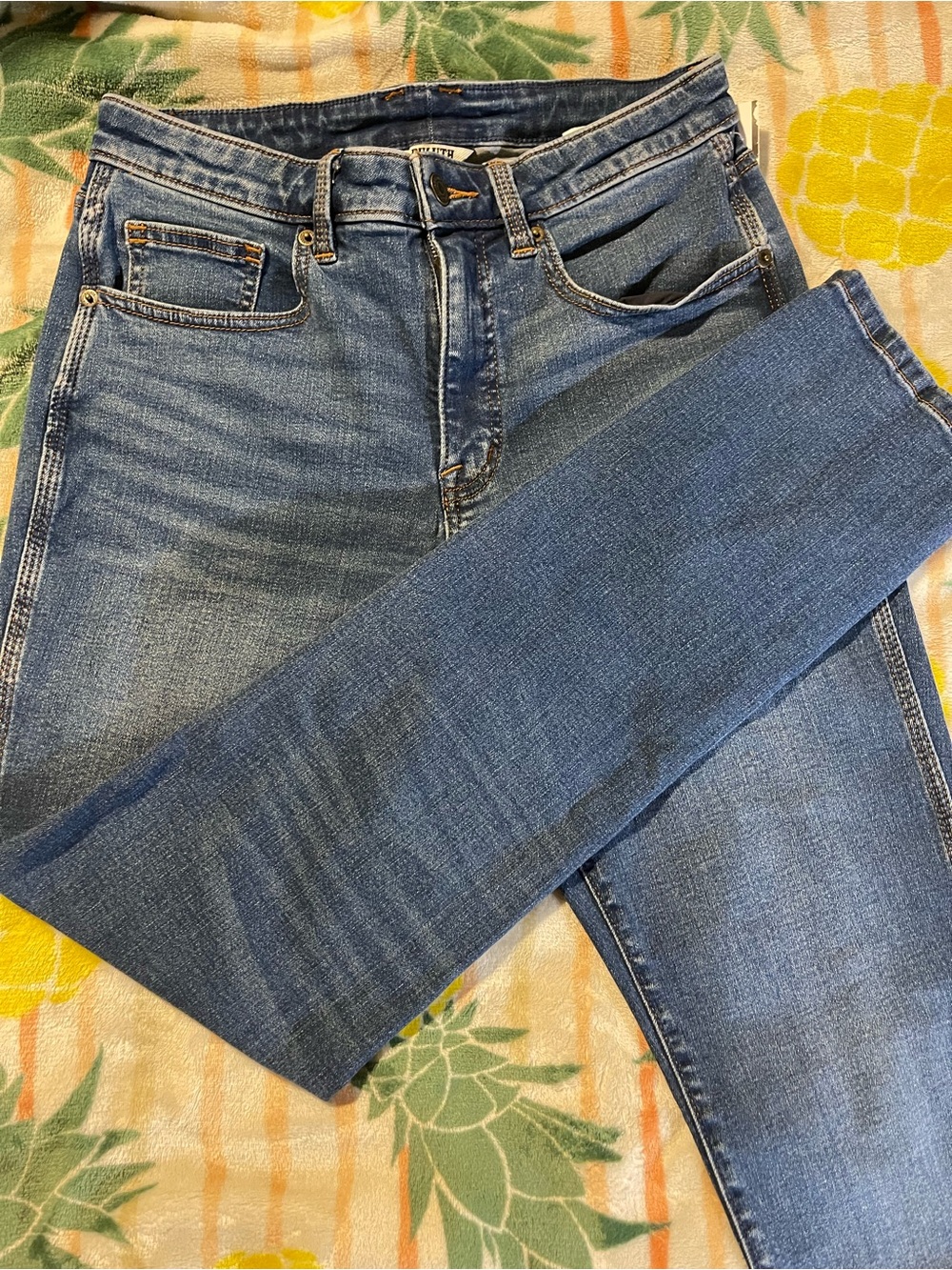 Duluth Trading Co Women's Skinny Jeans in Medium Blue Wash